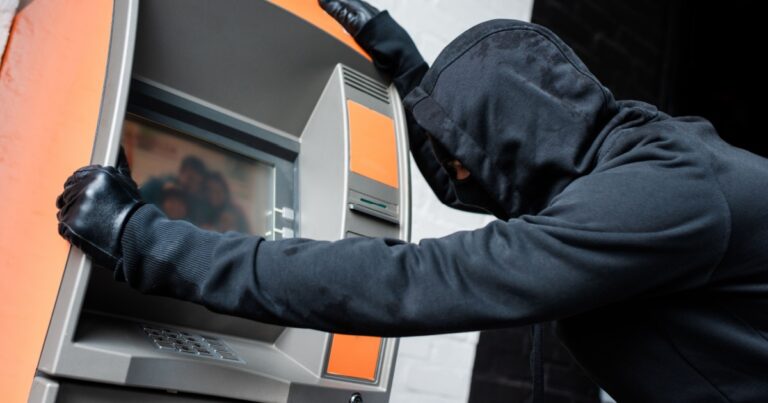 atm, caixa eletrônico, hacker, ataque, bandido, roubo