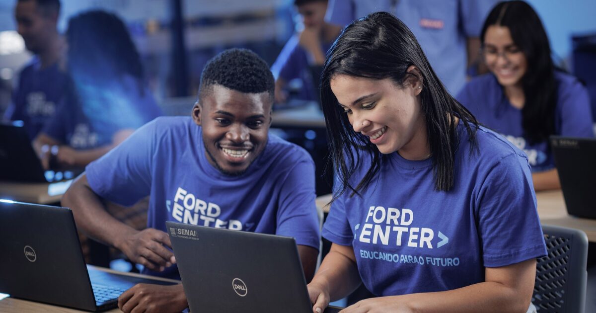 Imagem de alunos do center Ford