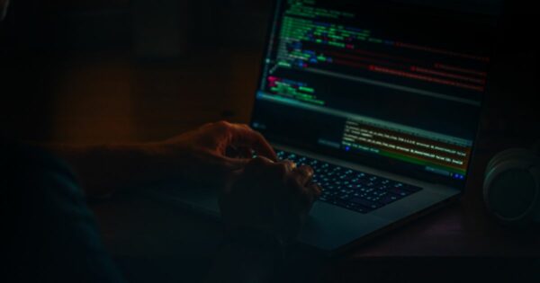 Qual é o risco do desenvolvimento de software com IA?