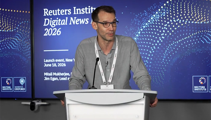 Alphonse Hardel, líder da agência de notícias Reuters, apresenta o Digital News Report 2026 – Foto: reprodução