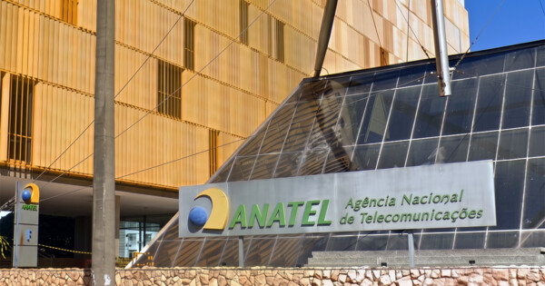 Anatel desafia modelo que moldou o sucesso da Internet brasileira