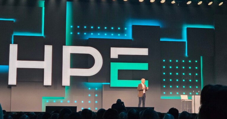 Imagem do palco do HPE Discovery para o momento de discussão e anúncio do novo modelo de operação