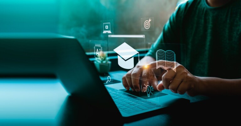 Imagem ilustrativa de um curso de tecnologia e programação on-line, para simbolizar o programa Eu Capacito