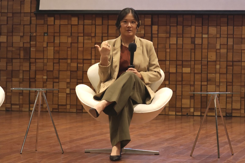 Karen Hao palco