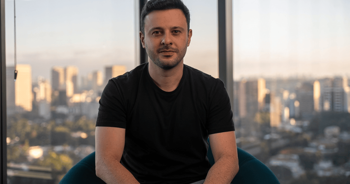 Ploomes investe R$ 25 milhões em nova IA para CRM no Brasil